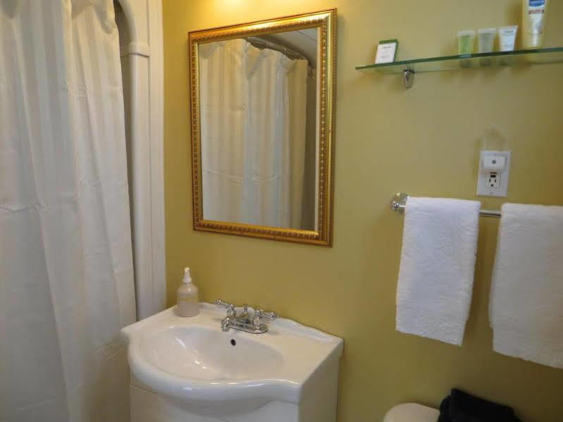 Redwood Bed And Breakfast Niagara Falls Exterior photo