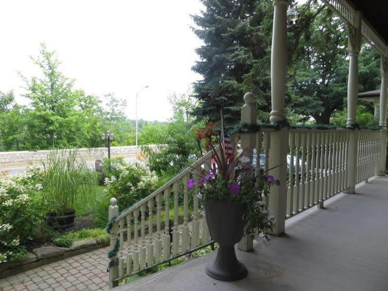 Redwood Bed And Breakfast Niagara Falls Exterior photo