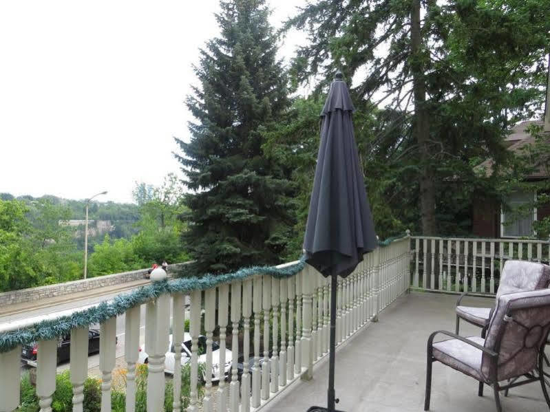 Redwood Bed And Breakfast Niagara Falls Exterior photo